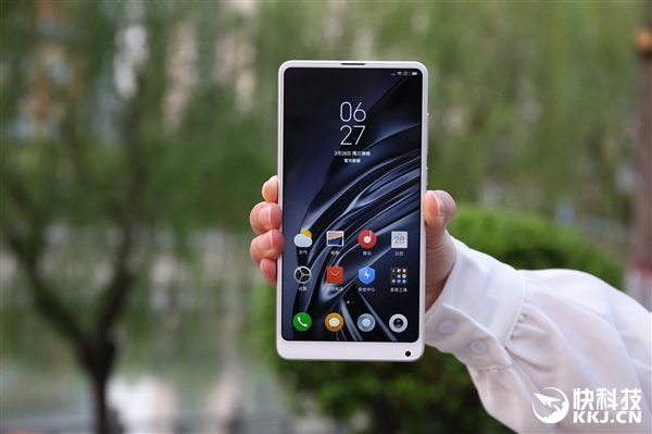 3999元！<a href='http://www.mi.com/' target='_blank'><u>小米</u></a>MIX 2S陶瓷白尊享版开箱图赏：温润如玉