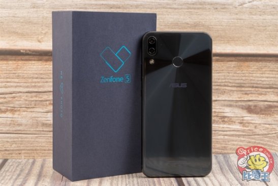 华硕ZenFone 5开箱：90%屏占比亮屏震撼