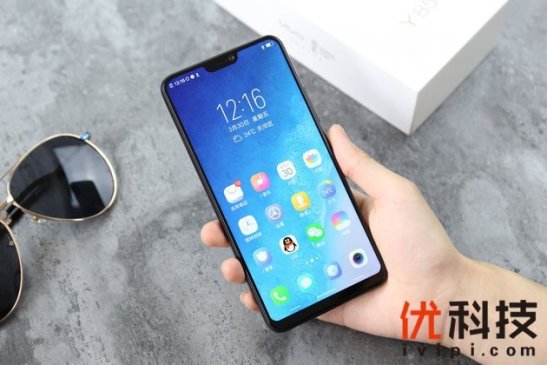 更智能、更有趣、容纳AI、AR的vivo Y85表现更出色