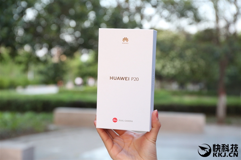 <a href='www.leica-camera.com/' target='_blank'><u>徕卡</u></a>双摄封神之作！HUAWEI P20评测：渐变结构色不可自拔