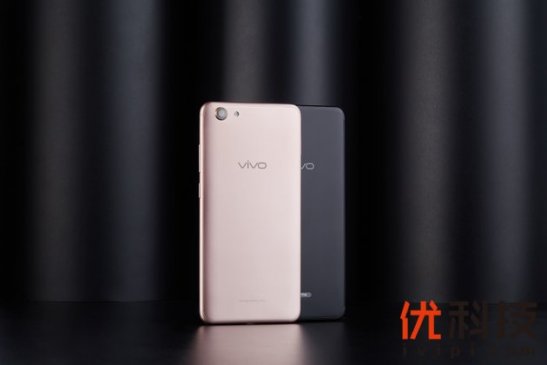 vivo Y71图赏：全面屏设计+Jovi AI，千元机中的最优选