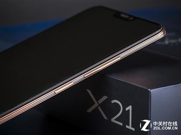 vivo X21黑金屏幕指纹版上手：四金线诠释极致轻奢