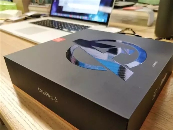 <a href='https://www.oneplus.com/cn' target='_blank'><u>一加</u></a>6漫威定制版包装现身：大Logo很抢眼