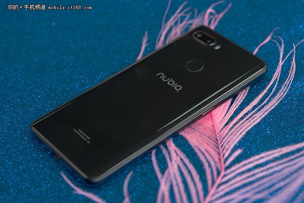 努比亚Z18mini上手：性能小钢炮新升级