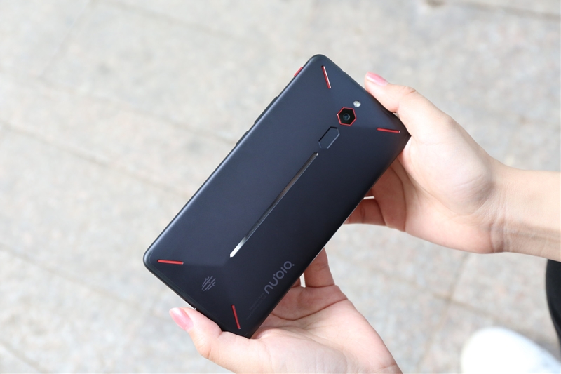 骁龙835+8GB！红魔游戏手机评测：能打电话的游戏机
