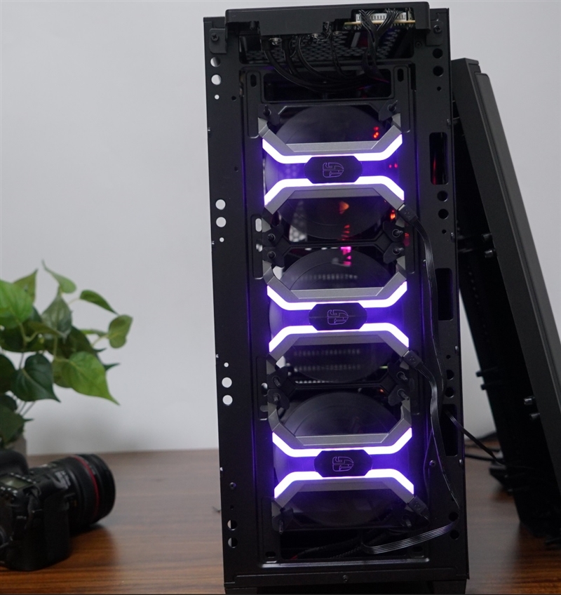 无边框风扇+RGB流动灯光系统！ 玩家风暴MF120风扇评测