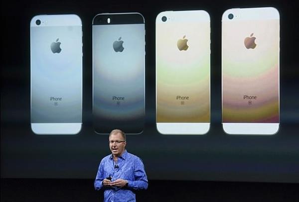 苹果副总裁：为了iPhone成功 乔布斯差点赔上整个公司