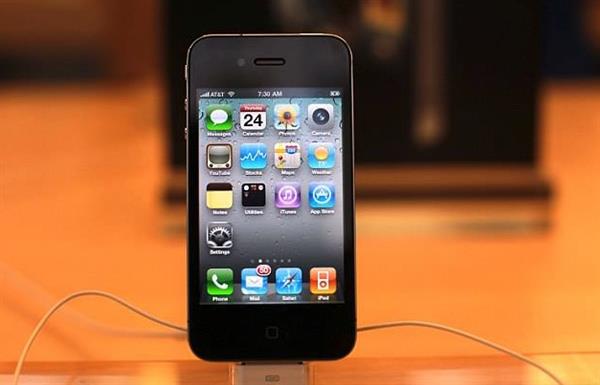 苹果副总裁：为了iPhone成功 乔布斯差点赔上整个公司