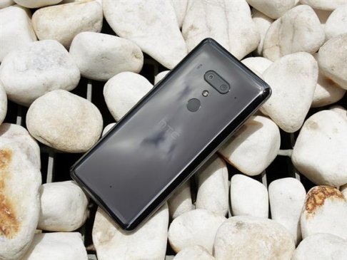 HTC U12+上手：配置做工皆出色 本地化功能还需加强