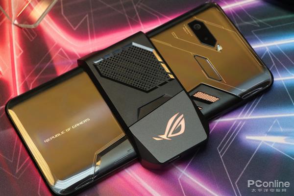 跑分突破30万 华硕ROG Phone游戏手机体验