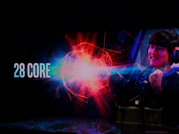 Intel宣布新一代28核心处理器！跑分太彪了