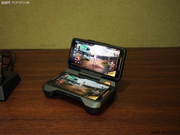 手机中的战斗机 游戏手机ROG Phone浑身都是亮点