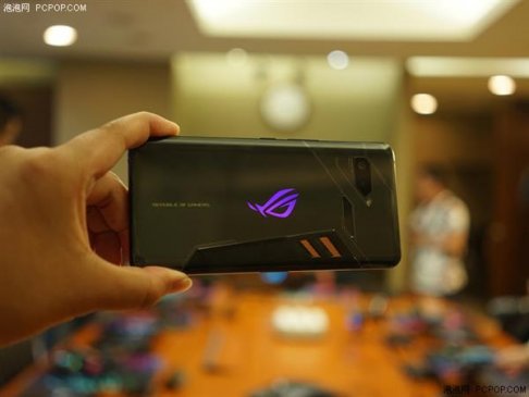 手机中的战斗机 游戏手机ROG Phone浑身都是亮点