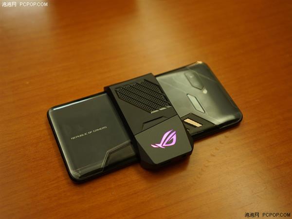手机中的战斗机 游戏手机ROG Phone浑身都是亮点