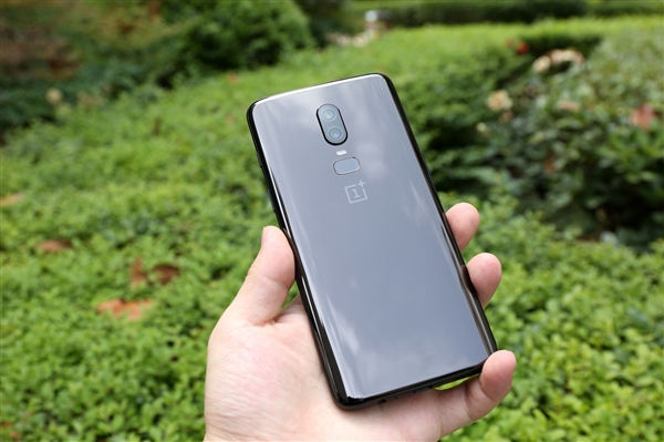 <a href='https://www.oneplus.com/cn' target='_blank'><u>一加</u></a>6迎来系统更新：新增自拍背景虚化