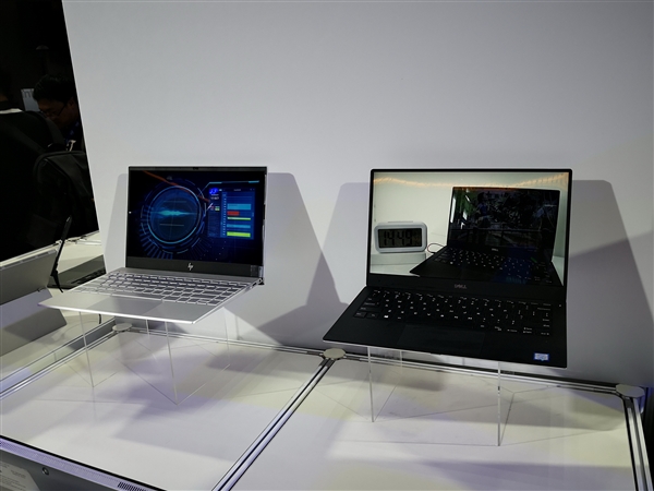 Intel秀28小时超级续航笔记本:屏幕功耗仅1W