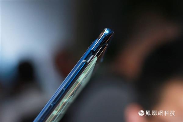 OPPO Find X现场图赏:正反无孔+93%屏占比满满震撼