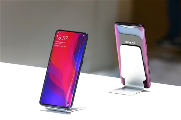 <a href='http://www.oppo.com/cn/' target='_blank'><u>OPPO</u></a> Find X现场图赏：正反无孔+93%屏占比满满震撼