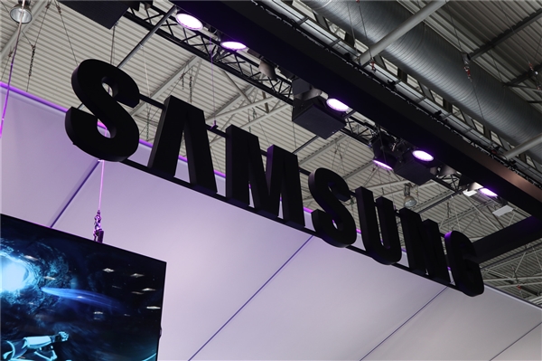 <a href='https://www.samsung.com/cn/' target='_blank'><u>三星</u></a>双屏手机专利公开：正面几乎0下巴、用后摄自拍