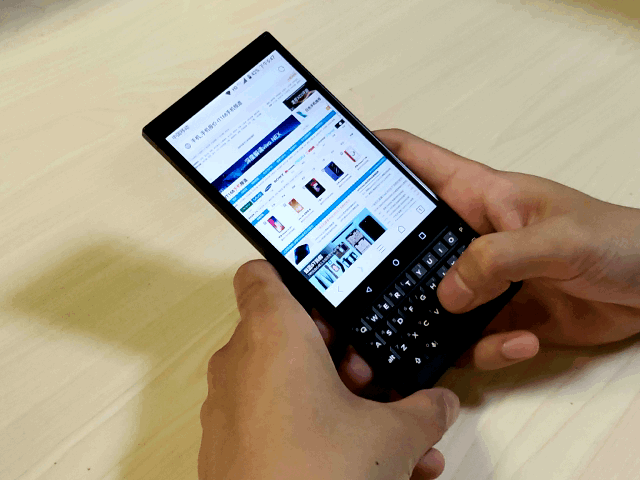 经典全键盘再添新功能 黑莓KEY2上手