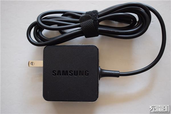 30W Type-C：<a href='https://www.samsung.com/cn/' target='_blank'><u>三星</u></a>也有了大功率充电器
