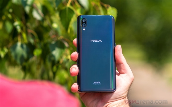 vivo NEX获苏宁3500-5000价位段销量/销售额冠军