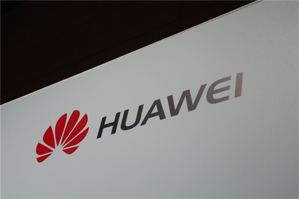 这是nova 3？<a href='https://www.huawei.com/cn/?ic_medium=direct&ic_source=surlen' target='_blank'><u>华为</u></a>新机“证件照”亮相：镜面后壳、AI双摄