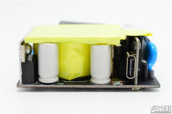 联想45W USB-C充电器拆解：用料十足