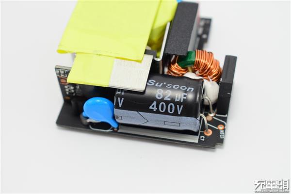 联想45W USB-C充电器拆解：用料十足