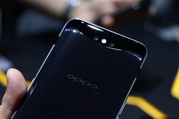 9999元兰博基尼版超帅！<a href='http://www.oppo.com/cn/' target='_blank'><u>OPPO</u></a> Find X上手<a href='https://www.ivipi.com/pc/' target='_blank'><u>体验</u></a>