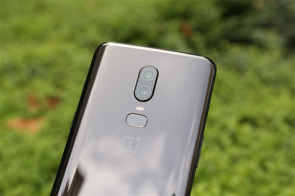 官方暗示<a href='https://www.oneplus.com/cn' target='_blank'><u>一加</u></a>6新配色：7月2日见