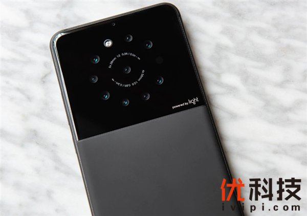 Light获富士康投资：将在年底发布9颗摄像头的手机