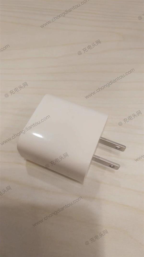 iPhone 9充电器首次现身：USB-C接口、18W功率