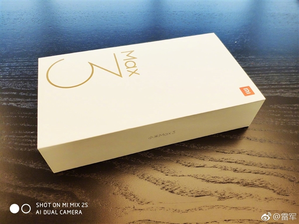 <a href='http://www.mi.com/' target='_blank'><u>小米</u></a>Max 3包装盒亮相 雷军：正讨论发布会内容