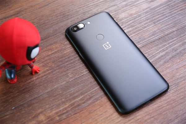 <a href='https://www.oneplus.com/cn' target='_blank'><u>一加</u></a>5/5T获更新：迎来谷歌Project Treble