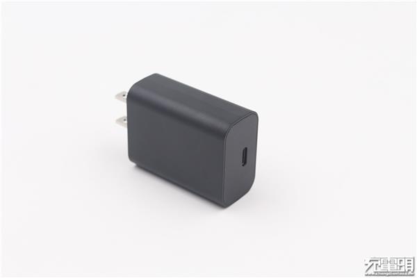 华硕推出USB PD手机充电器：功率18W