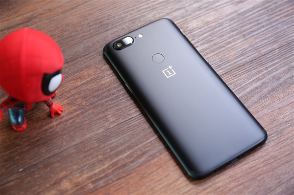 <a href='https://www.oneplus.com/cn' target='_blank'><u>一加</u></a>5/5T更新公测版氢OS 支持Project Treble