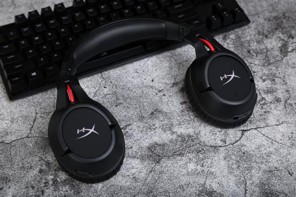 自由吃鸡<a href='https://www.ivipi.com/pc/' target='_blank'><u>体验</u></a> HyperX Cloud Flight天箭耳机上手