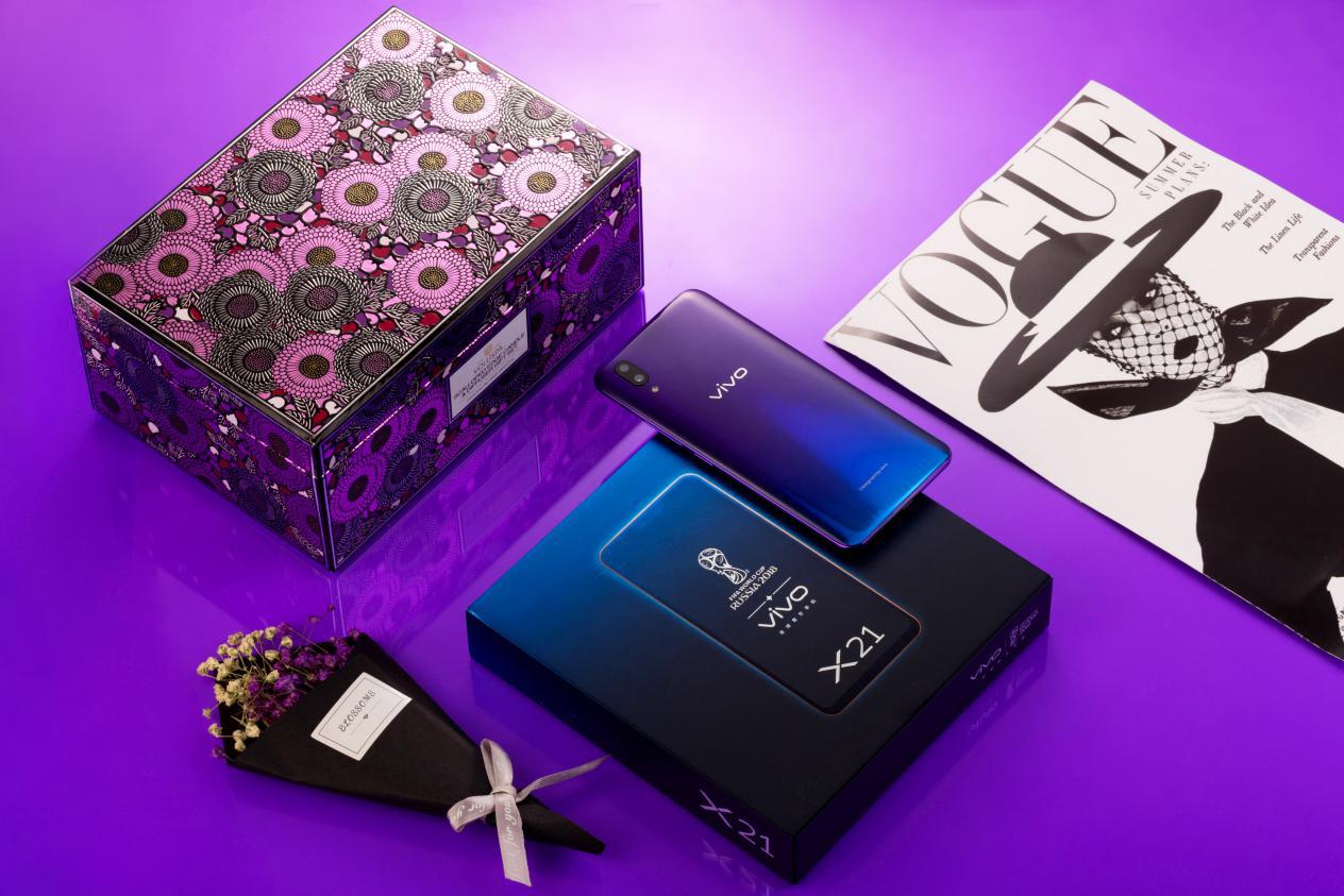 科技与时尚的梦幻交织：vivo X21魅夜紫香薰礼盒图赏