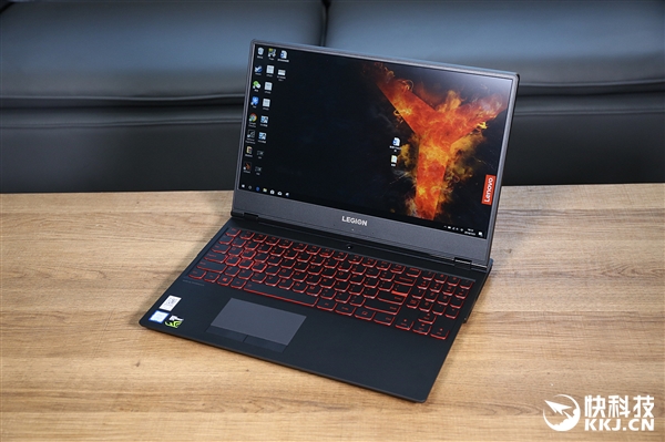 <a href='https://www.lenovo.com.cn/' target='_blank'><u>联想</u></a>拯救者Y7000游戏本开箱图赏：屏占比84%