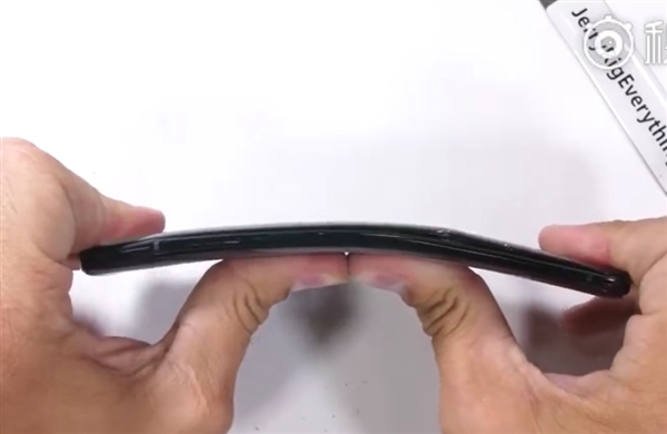 老外暴力测试OPPO Find X 升降式模组表现出色