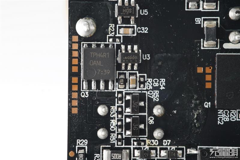 线体分离：小米USB-C电源适配器（65W）拆解