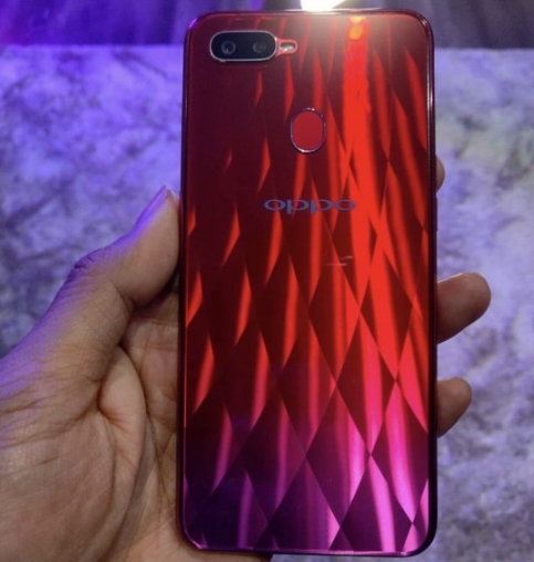 本月发 OPPO F9真机上手照曝光：颜值吸睛