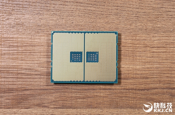 32核心64线程！AMD线程撕裂者二代2990WX开箱图赏