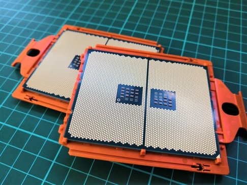 来比比18核i9 AMD 32核64线程撕裂者官方性能