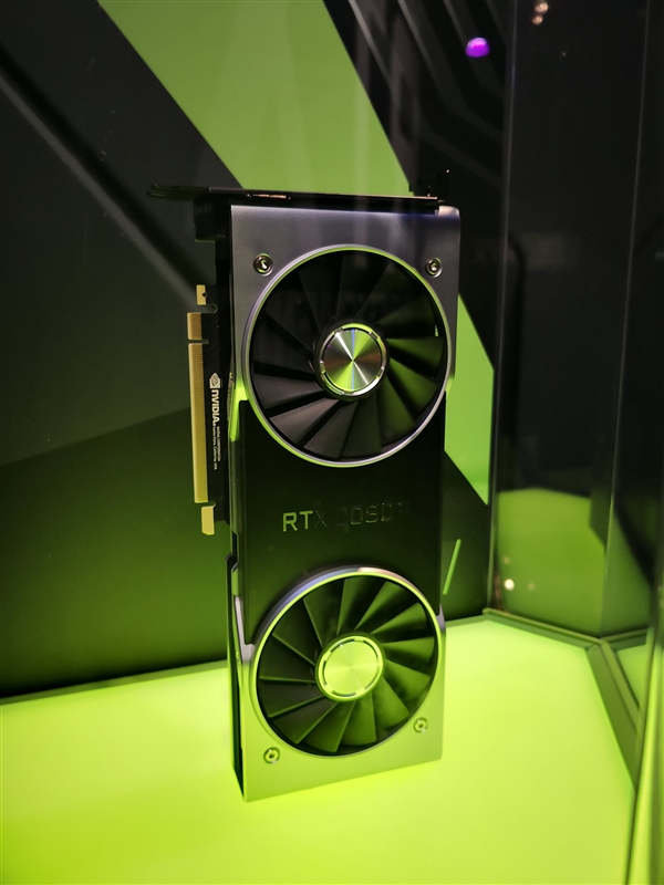 公版首次双风扇！NVIDIA RTX 2080 Ti现场图赏