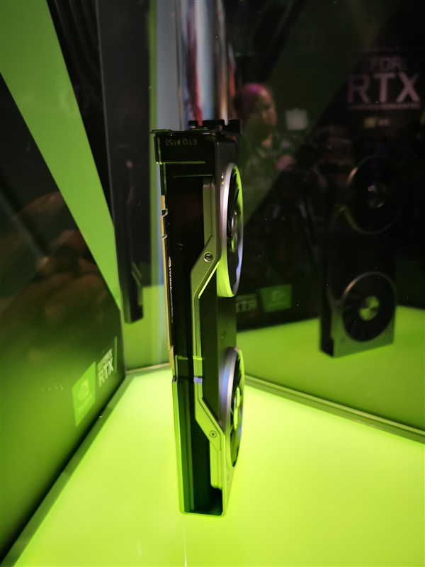 公版首次双风扇！NVIDIA RTX 2080 Ti现场图赏