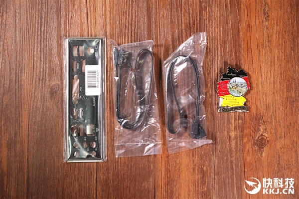 航母造型散热装甲：七彩虹战斧Z370主板开箱图赏