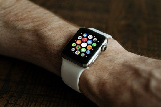 苹果坐稳全球智能手表老大位置：一代产品竟最热销