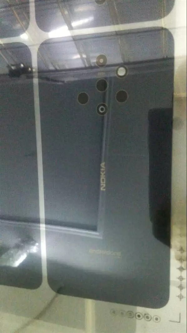 <a href='https://www.nokia.com/phones/zh_int/' target='_blank'><u>诺基亚</u></a>新机竟配五摄像头：布局凌乱